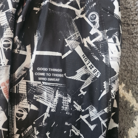 Sweaty Betty Zero Gravity Black Carnaby Photo Print High Rise Legging Size Small - Picture 4 of 11